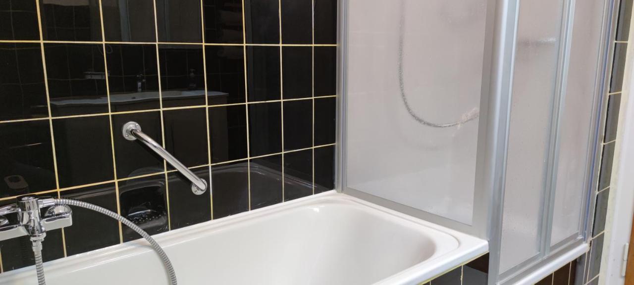 Schoene Und Optimal Gelegene Wohnung Og Weisskirchen Exteriér fotografie